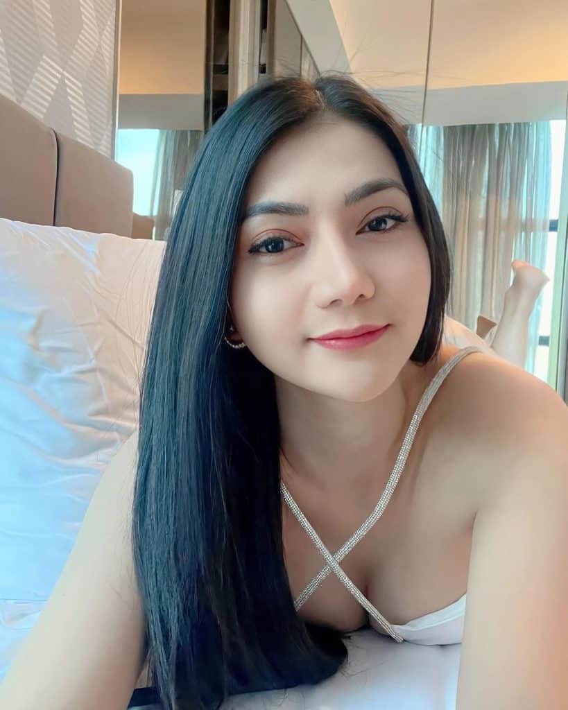 Elite escort in Kuala Lumpur - Mina, satisfying your desires